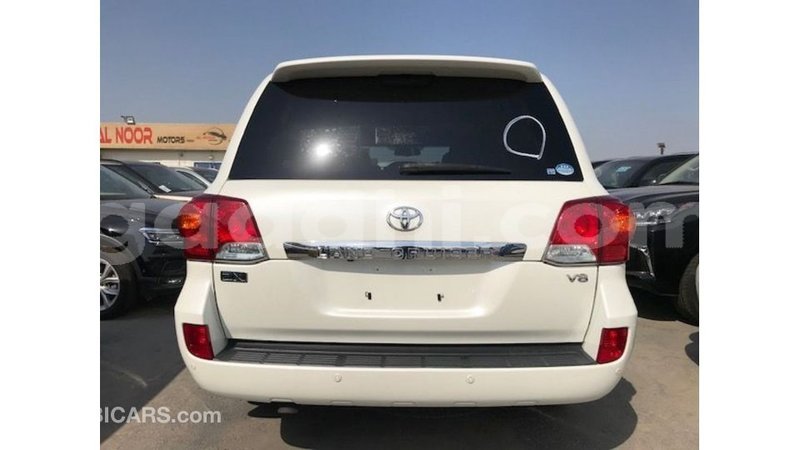 Big with watermark toyota land cruiser somalia import dubai 4131