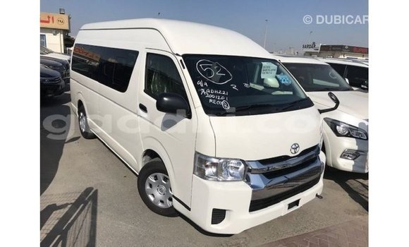 Acheter Import Voiture Toyota Hiace Blanc à Import - Dubai, Somalie Acheter Import Voiture Toyota Hiace Blanc à Import - Dubai, Somalie