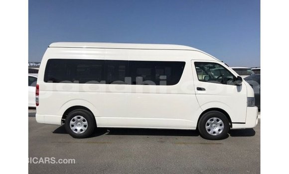 Acheter Import Voiture Toyota Hiace Blanc à Import - Dubai, Somalie Acheter Import Voiture Toyota Hiace Blanc à Import - Dubai, Somalie