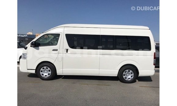 Acheter Import Voiture Toyota Hiace Blanc à Import - Dubai, Somalie Acheter Import Voiture Toyota Hiace Blanc à Import - Dubai, Somalie
