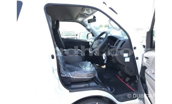 Acheter Import Voiture Toyota Hiace Blanc à Import - Dubai, Somalie Acheter Import Voiture Toyota Hiace Blanc à Import - Dubai, Somalie