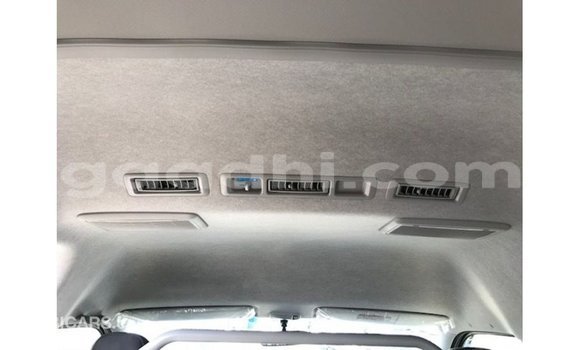 Acheter Import Voiture Toyota Hiace Blanc à Import - Dubai, Somalie Acheter Import Voiture Toyota Hiace Blanc à Import - Dubai, Somalie