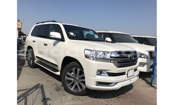 Acheter Import Voiture Toyota Land Cruiser Blanc à Import - Dubai, Somalie Acheter Import Voiture Toyota Land Cruiser Blanc à Import - Dubai, Somalie