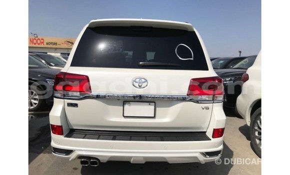 Acheter Import Voiture Toyota Land Cruiser Blanc à Import - Dubai, Somalie Acheter Import Voiture Toyota Land Cruiser Blanc à Import - Dubai, Somalie