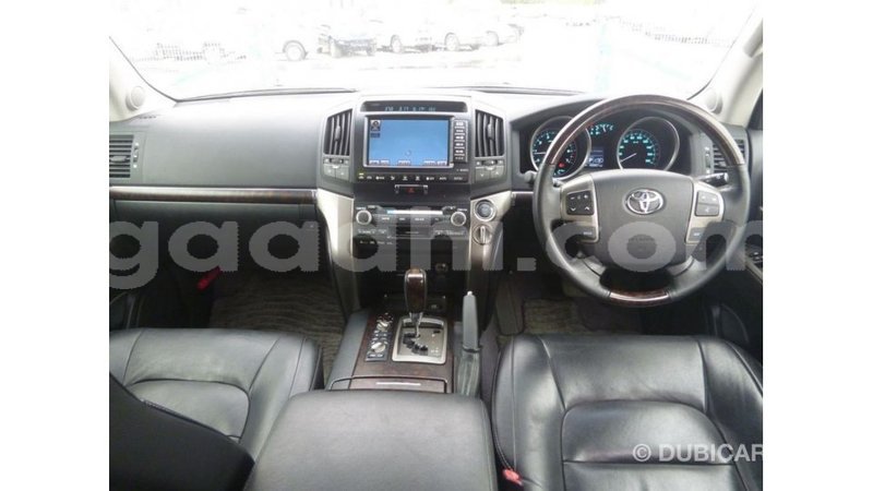 Big with watermark toyota land cruiser somalia import dubai 4136