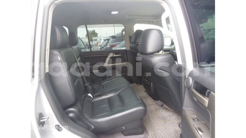 Big with watermark toyota land cruiser somalia import dubai 4136