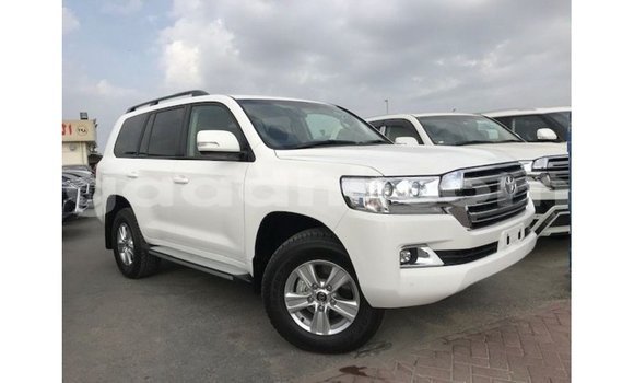 Acheter Import Voiture Toyota Land Cruiser Blanc à Import - Dubai, Somalie Acheter Import Voiture Toyota Land Cruiser Blanc à Import - Dubai, Somalie