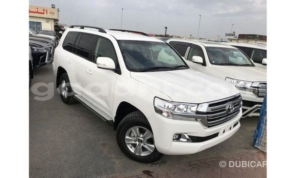 Acheter Import Voiture Toyota Land Cruiser Blanc à Import - Dubai, Somalie Acheter Import Voiture Toyota Land Cruiser Blanc à Import - Dubai, Somalie