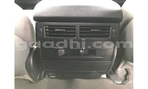 Acheter Import Voiture Toyota Land Cruiser Blanc à Import - Dubai, Somalie Acheter Import Voiture Toyota Land Cruiser Blanc à Import - Dubai, Somalie