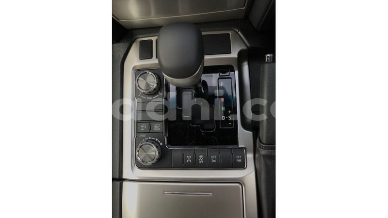 Big with watermark toyota land cruiser somalia import dubai 4137