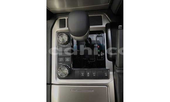 Acheter Import Voiture Toyota Land Cruiser Blanc à Import - Dubai, Somalie Acheter Import Voiture Toyota Land Cruiser Blanc à Import - Dubai, Somalie