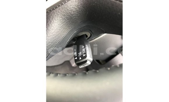 Acheter Import Voiture Toyota Land Cruiser Blanc à Import - Dubai, Somalie Acheter Import Voiture Toyota Land Cruiser Blanc à Import - Dubai, Somalie