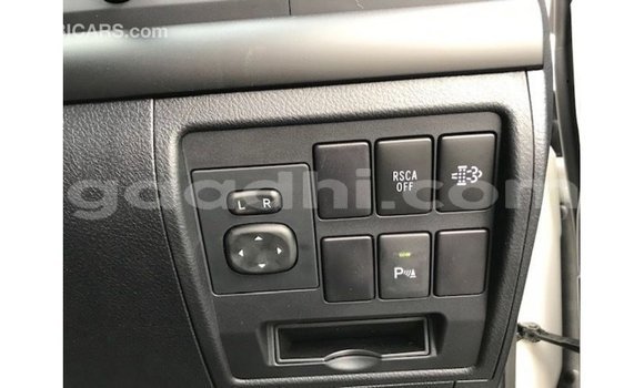 Acheter Import Voiture Toyota Land Cruiser Blanc à Import - Dubai, Somalie Acheter Import Voiture Toyota Land Cruiser Blanc à Import - Dubai, Somalie