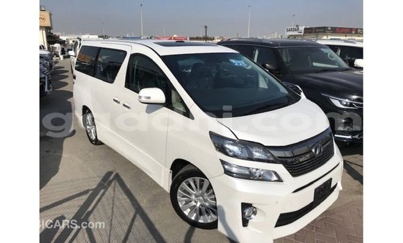 Acheter Import Voiture Toyota Vellfire Blanc à Import - Dubai, Somalie Acheter Import Voiture Toyota Vellfire Blanc à Import - Dubai, Somalie