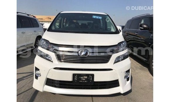 Acheter Import Voiture Toyota Vellfire Blanc à Import - Dubai, Somalie Acheter Import Voiture Toyota Vellfire Blanc à Import - Dubai, Somalie