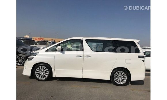 Acheter Import Voiture Toyota Vellfire Blanc à Import - Dubai, Somalie Acheter Import Voiture Toyota Vellfire Blanc à Import - Dubai, Somalie