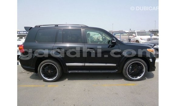 Acheter Import Voiture Toyota Land Cruiser Noir à Import - Dubai, Somalie Acheter Import Voiture Toyota Land Cruiser Noir à Import - Dubai, Somalie
