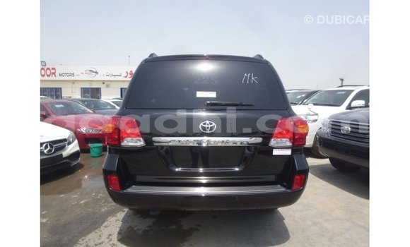 Acheter Import Voiture Toyota Land Cruiser Noir à Import - Dubai, Somalie Acheter Import Voiture Toyota Land Cruiser Noir à Import - Dubai, Somalie