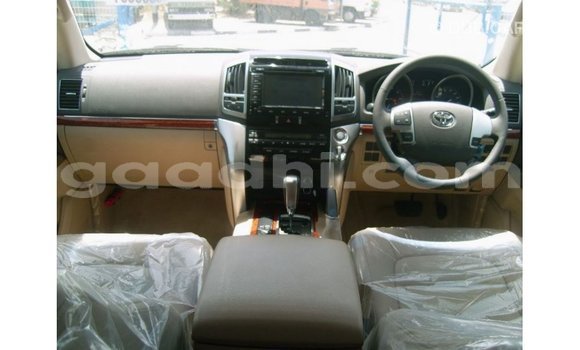 Acheter Import Voiture Toyota Land Cruiser Blanc à Import - Dubai, Somalie Acheter Import Voiture Toyota Land Cruiser Blanc à Import - Dubai, Somalie