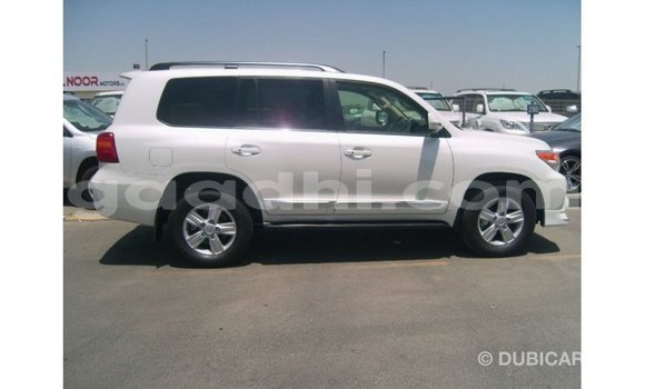 Acheter Import Voiture Toyota Land Cruiser Blanc à Import - Dubai, Somalie Acheter Import Voiture Toyota Land Cruiser Blanc à Import - Dubai, Somalie