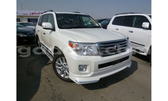 Acheter Import Voiture Toyota Land Cruiser Blanc à Import - Dubai, Somalie Acheter Import Voiture Toyota Land Cruiser Blanc à Import - Dubai, Somalie
