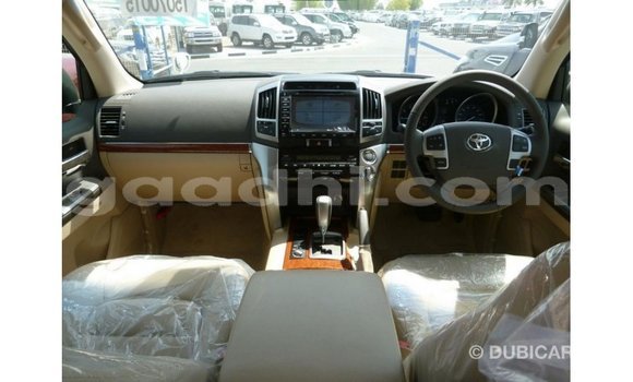 Acheter Import Voiture Toyota Land Cruiser Blanc à Import - Dubai, Somalie Acheter Import Voiture Toyota Land Cruiser Blanc à Import - Dubai, Somalie