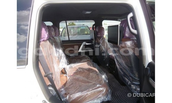 ይግዙ Imported Toyota Land Cruiser ነጭ መኪና በ Import - Dubai በ ሶማሊያ ይግዙ Imported Toyota Land Cruiser ነጭ መኪና በ Import - Dubai በ ሶማሊያ