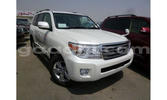 Acheter Import Voiture Toyota Land Cruiser Blanc à Import - Dubai, Somalie Acheter Import Voiture Toyota Land Cruiser Blanc à Import - Dubai, Somalie