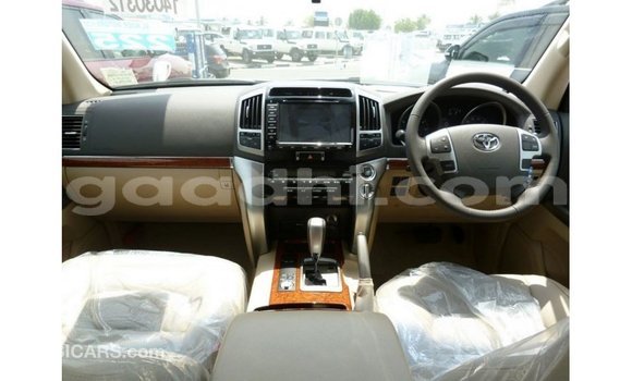 Acheter Import Voiture Toyota Land Cruiser Blanc à Import - Dubai, Somalie Acheter Import Voiture Toyota Land Cruiser Blanc à Import - Dubai, Somalie