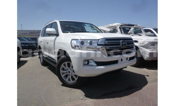 Acheter Import Voiture Toyota Land Cruiser Blanc à Import - Dubai, Somalie Acheter Import Voiture Toyota Land Cruiser Blanc à Import - Dubai, Somalie
