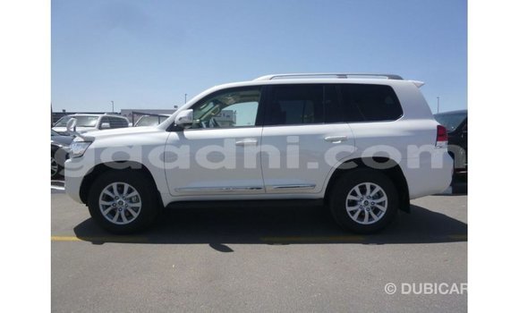 Acheter Import Voiture Toyota Land Cruiser Blanc à Import - Dubai, Somalie Acheter Import Voiture Toyota Land Cruiser Blanc à Import - Dubai, Somalie