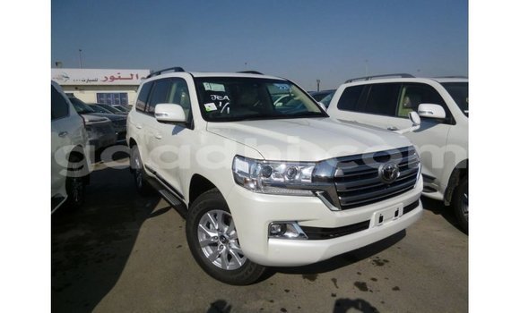 Acheter Import Voiture Toyota Land Cruiser Blanc à Import - Dubai, Somalie Acheter Import Voiture Toyota Land Cruiser Blanc à Import - Dubai, Somalie
