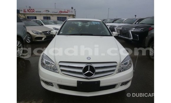 Acheter Import Voiture Mercedes-Benz 200 Blanc à Import - Dubai, Somalie Acheter Import Voiture Mercedes-Benz 200 Blanc à Import - Dubai, Somalie