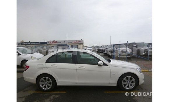 Acheter Import Voiture Mercedes-Benz 200 Blanc à Import - Dubai, Somalie Acheter Import Voiture Mercedes-Benz 200 Blanc à Import - Dubai, Somalie