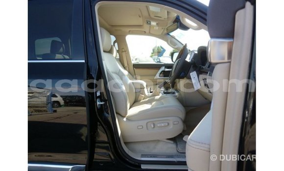 Acheter Import Voiture Toyota Land Cruiser Noir à Import - Dubai, Somalie Acheter Import Voiture Toyota Land Cruiser Noir à Import - Dubai, Somalie