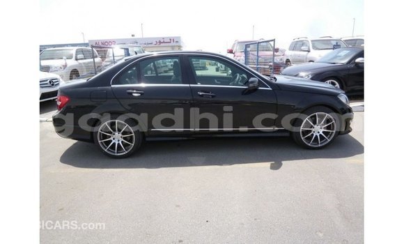 Acheter Import Voiture Mercedes-Benz 200 Noir à Import - Dubai, Somalie Acheter Import Voiture Mercedes-Benz 200 Noir à Import - Dubai, Somalie
