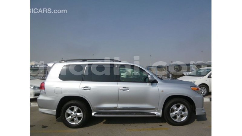 Big with watermark toyota land cruiser somalia import dubai 4163
