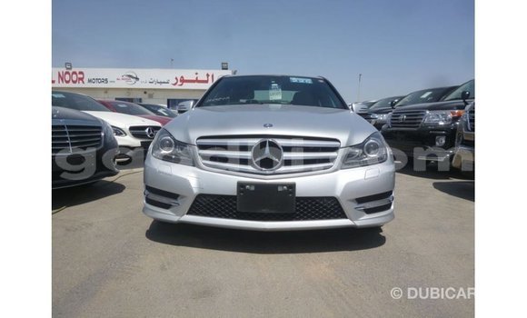 Acheter Import Voiture Mercedes-Benz 200 Autre à Import - Dubai, Somalie Acheter Import Voiture Mercedes-Benz 200 Autre à Import - Dubai, Somalie