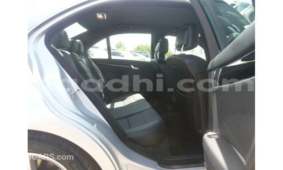 Acheter Import Voiture Mercedes-Benz 200 Autre à Import - Dubai, Somalie Acheter Import Voiture Mercedes-Benz 200 Autre à Import - Dubai, Somalie