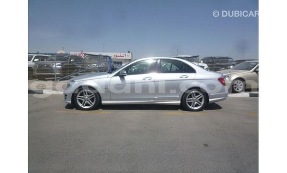 Acheter Import Voiture Mercedes-Benz 200 Autre à Import - Dubai, Somalie Acheter Import Voiture Mercedes-Benz 200 Autre à Import - Dubai, Somalie