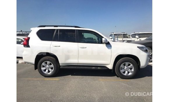 Acheter Import Voiture Toyota Prado Blanc à Import - Dubai, Somalie Acheter Import Voiture Toyota Prado Blanc à Import - Dubai, Somalie