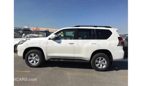Acheter Import Voiture Toyota Prado Blanc à Import - Dubai, Somalie Acheter Import Voiture Toyota Prado Blanc à Import - Dubai, Somalie