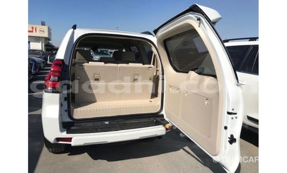 Acheter Import Voiture Toyota Prado Blanc à Import - Dubai, Somalie Acheter Import Voiture Toyota Prado Blanc à Import - Dubai, Somalie