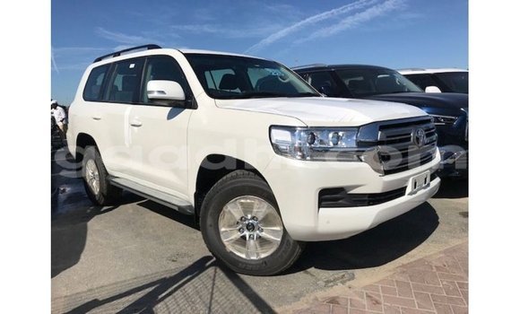 ይግዙ Imported Toyota Land Cruiser ነጭ መኪና በ Import - Dubai በ ሶማሊያ ይግዙ Imported Toyota Land Cruiser ነጭ መኪና በ Import - Dubai በ ሶማሊያ