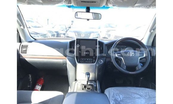 ይግዙ Imported Toyota Land Cruiser ነጭ መኪና በ Import - Dubai በ ሶማሊያ ይግዙ Imported Toyota Land Cruiser ነጭ መኪና በ Import - Dubai በ ሶማሊያ