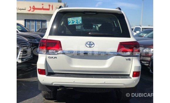 ይግዙ Imported Toyota Land Cruiser ነጭ መኪና በ Import - Dubai በ ሶማሊያ ይግዙ Imported Toyota Land Cruiser ነጭ መኪና በ Import - Dubai በ ሶማሊያ