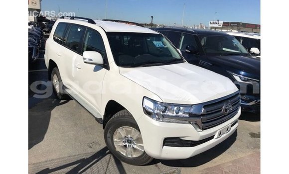 ይግዙ Imported Toyota Land Cruiser ነጭ መኪና በ Import - Dubai በ ሶማሊያ ይግዙ Imported Toyota Land Cruiser ነጭ መኪና በ Import - Dubai በ ሶማሊያ
