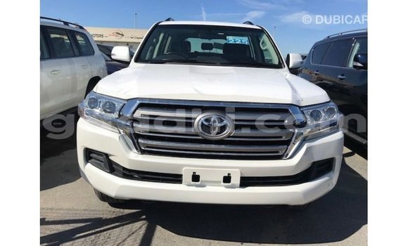 ይግዙ Imported Toyota Land Cruiser ነጭ መኪና በ Import - Dubai በ ሶማሊያ ይግዙ Imported Toyota Land Cruiser ነጭ መኪና በ Import - Dubai በ ሶማሊያ