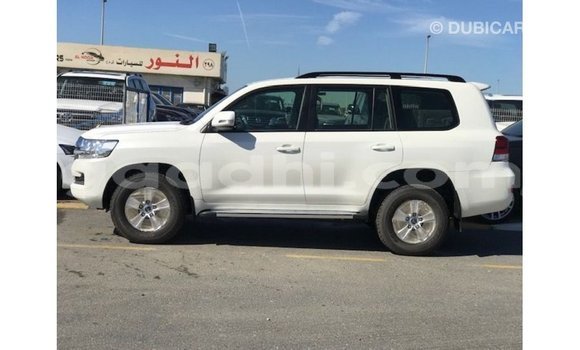 ይግዙ Imported Toyota Land Cruiser ነጭ መኪና በ Import - Dubai በ ሶማሊያ ይግዙ Imported Toyota Land Cruiser ነጭ መኪና በ Import - Dubai በ ሶማሊያ