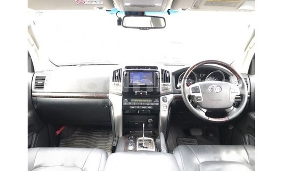 Buy Import Toyota Land Cruiser White Car in Import - Dubai in Somalia Buy Import Toyota Land Cruiser White Car in Import - Dubai in Somalia